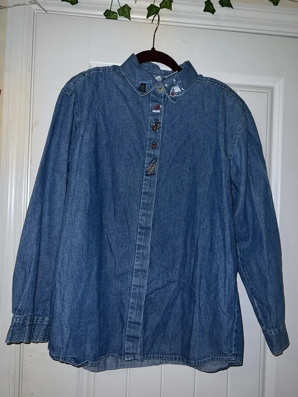 Capacity denim button down long sleeve blouse winter theme snow embroidered MED